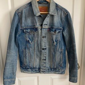 Levi’s Trucker Jacket - Light Wash & Distressed